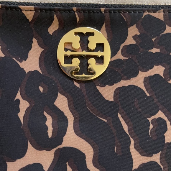 Tory Burch leopard print wristlet - Picture 2 of 4